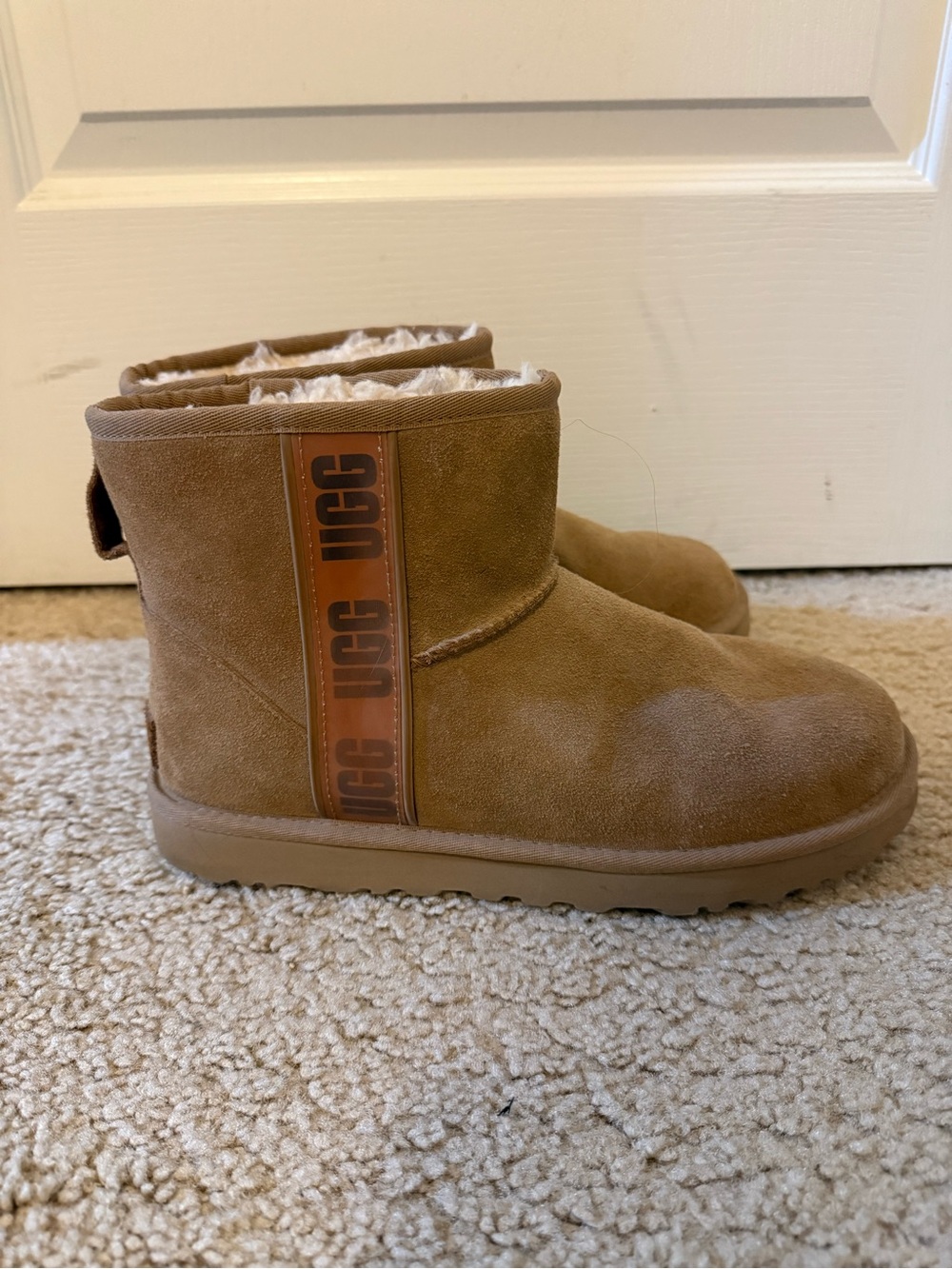UGG Short Suede Boot in Chestnut Tan